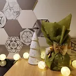 Apartment Glam