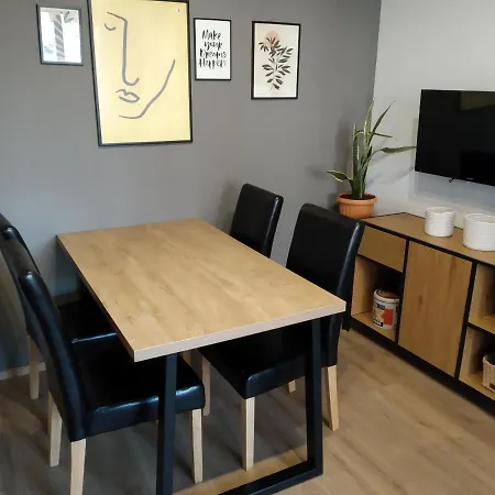 Apartment Glam
